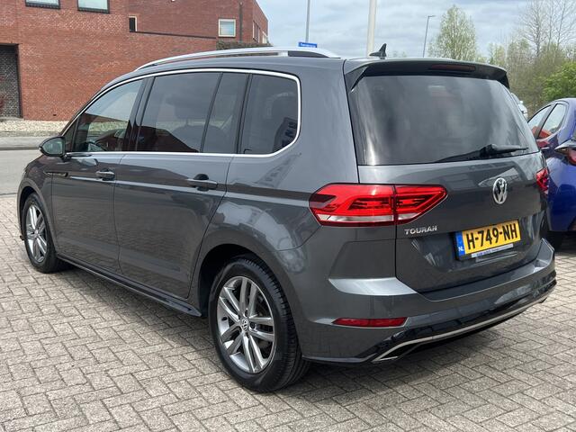 Volkswagen TOURAN 2.0 TDI Automaat R-Line Highline Navigatie Camera Adaptieve Cruise Dab Led Carplay Sport Comfortstoelen Stoelverwarming Hoge zit NL Auto
