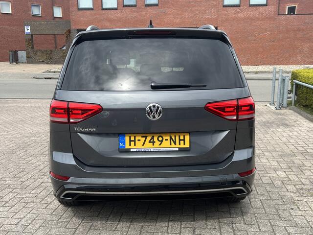 Volkswagen TOURAN 2.0 TDI Automaat R-Line Highline Navigatie Camera Adaptieve Cruise Dab Led Carplay Sport Comfortstoelen Stoelverwarming Hoge zit NL Auto