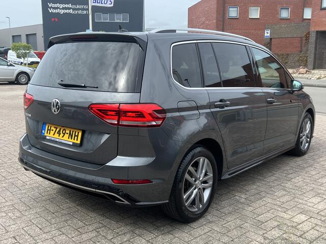 Volkswagen TOURAN 2.0 TDI Automaat R-Line Highline Navigatie Camera Adaptieve Cruise Dab Led Carplay Sport Comfortstoelen Stoelverwarming Hoge zit NL Auto