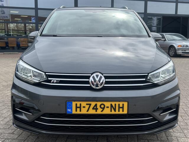 Volkswagen TOURAN 2.0 TDI Automaat R-Line Highline Navigatie Camera Adaptieve Cruise Dab Led Carplay Sport Comfortstoelen Stoelverwarming Hoge zit NL Auto