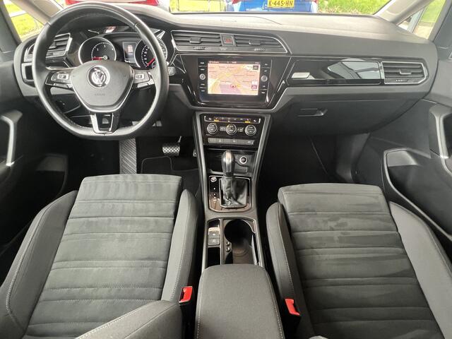 Volkswagen TOURAN 2.0 TDI Automaat R-Line Highline Navigatie Camera Adaptieve Cruise Dab Led Carplay Sport Comfortstoelen Stoelverwarming Hoge zit NL Auto