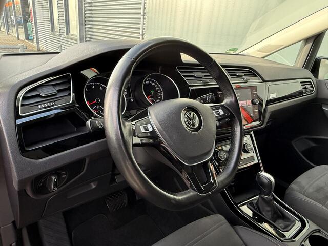 Volkswagen TOURAN BWJ 2017 | 1.8 TSI 180PK Highline Bus R AUTOMAAT | TREKHAAK | AGR | CLIMA | NAVI | CAMERA | CRUISE | STOELVERW | PDC | LICHTMETAAL