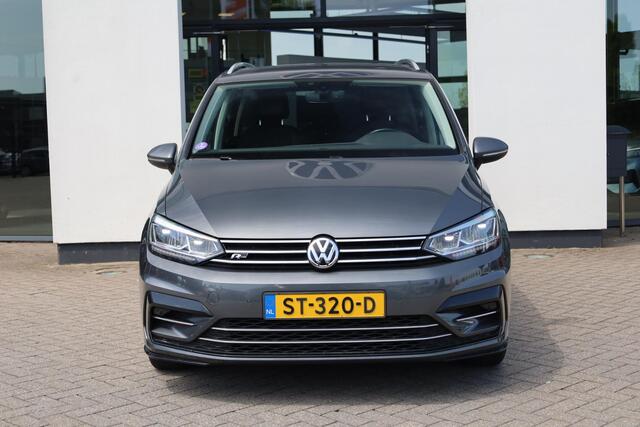Volkswagen TOURAN 1.4 TSI Highline Edition R 7p 110KW/150PK DSG, NL auto 1e eigenaar dealeronderhouden, 7P trekhaak, ergo stoel, LED koplampen, elektrische achterklep, keyless entry, stoelverwarming, carplay, ACC, alcantara bekleding, privacy glas, sebring R Line velgen.