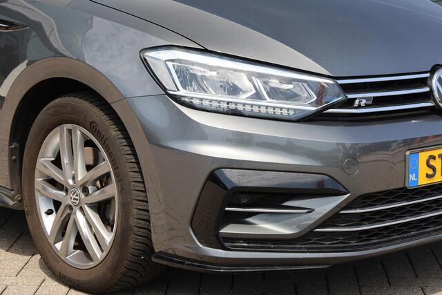 Volkswagen TOURAN 1.4 TSI Highline Edition R 7p 110KW/150PK DSG, NL auto 1e eigenaar dealeronderhouden, 7P trekhaak, ergo stoel, LED koplampen, elektrische achterklep, keyless entry, stoelverwarming, carplay, ACC, alcantara bekleding, privacy glas, sebring R Line velgen.