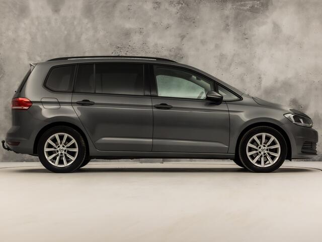 Volkswagen TOURAN 1.4 TSI Highline 150Pk (GROOT NAVI, CLIMATE, GETINT GLAS, TREKHAAK, SPORTSTOELEN, PARKEERSENSOREN, ADAPTIVE CRUISE, NIEUWSTAAT)