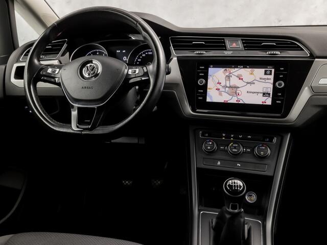 Volkswagen TOURAN 1.4 TSI Highline 150Pk (GROOT NAVI, CLIMATE, GETINT GLAS, TREKHAAK, SPORTSTOELEN, PARKEERSENSOREN, ADAPTIVE CRUISE, NIEUWSTAAT)