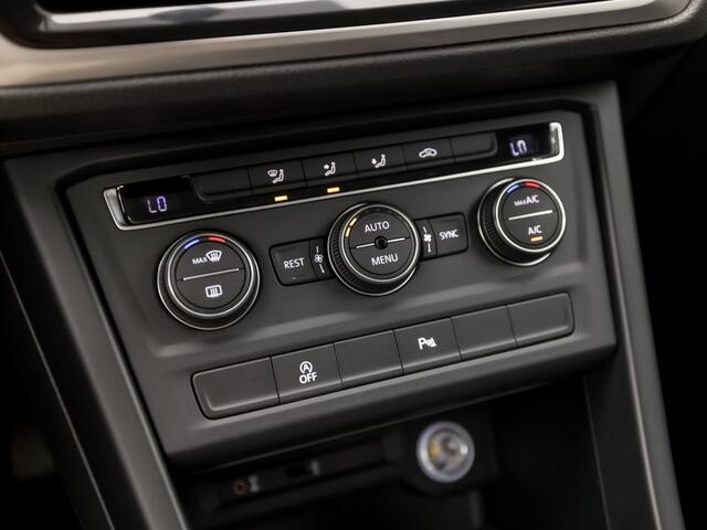Volkswagen TOURAN 1.4 TSI Highline 150Pk (GROOT NAVI, CLIMATE, GETINT GLAS, TREKHAAK, SPORTSTOELEN, PARKEERSENSOREN, ADAPTIVE CRUISE, NIEUWSTAAT)