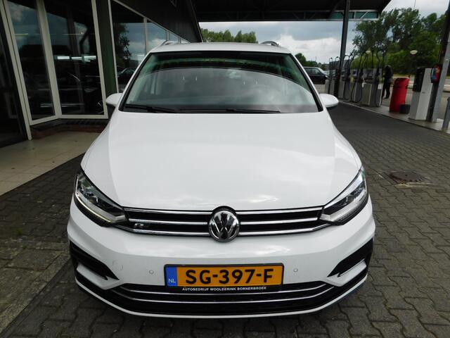 Volkswagen TOURAN 1.4TSI 150PK 7P! R-LINE!! All-in Prijs! Trekhaak!