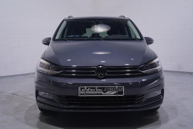 Volkswagen TOURAN 1.5 TSI Comfortline 7p Led koplampen Apple Carplay Panodak Winterpakket Trekhaak Camera 7 zits