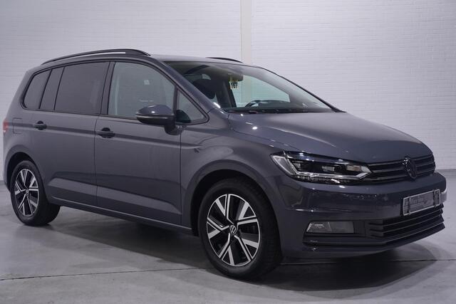 Volkswagen TOURAN 1.5 TSI Comfortline 7p Led koplampen Apple Carplay Panodak Winterpakket Trekhaak Camera 7 zits