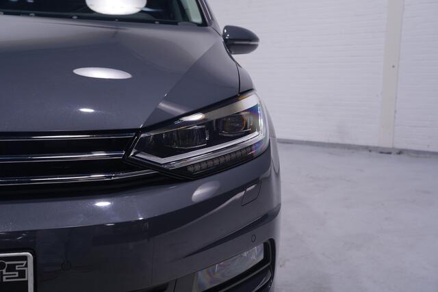 Volkswagen TOURAN 1.5 TSI Comfortline 7p Led koplampen Apple Carplay Panodak Winterpakket Trekhaak Camera 7 zits