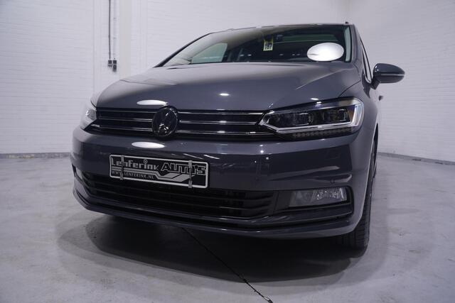 Volkswagen TOURAN 1.5 TSI Comfortline 7p Led koplampen Apple Carplay Panodak Winterpakket Trekhaak Camera 7 zits