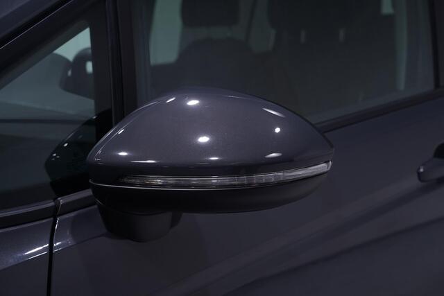 Volkswagen TOURAN 1.5 TSI Comfortline 7p Led koplampen Apple Carplay Panodak Winterpakket Trekhaak Camera 7 zits
