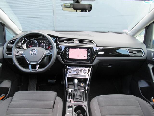 Volkswagen TOURAN 1.4 TSI Highline Business R | Automaat | Panoramadak | Trekhaak | Apple carplay