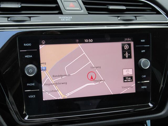 Volkswagen TOURAN 1.4 TSI Highline Business R | Automaat | Panoramadak | Trekhaak | Apple carplay