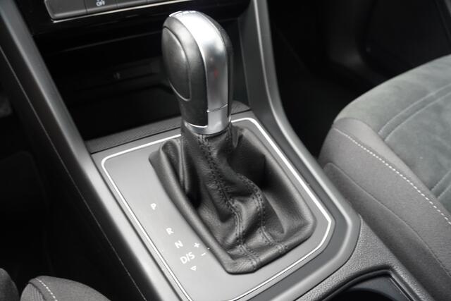 Volkswagen TOURAN 1.5 TSI Highline - 7 PERS - TREKHAAK - ADAPT. CRUISE - AUTOMAAT -
