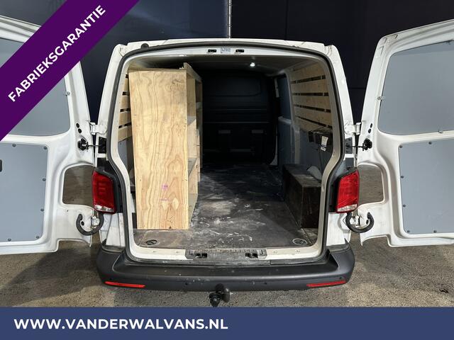 Volkswagen TRANSPORTER 2.0 TDI L2H1 Fabrieksgarantie Euro6 Airco | Apple Carplay | Trekhaak Cruisecontrol, Android Auto, Parkeersensoren, Sidebars, Bijrijdersbank