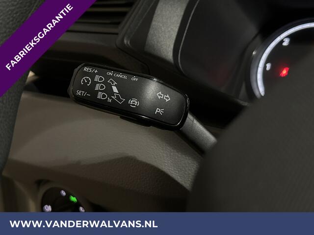 Volkswagen TRANSPORTER 2.0 TDI L2H1 Fabrieksgarantie Euro6 Airco | Apple Carplay | Trekhaak Cruisecontrol, Android Auto, Parkeersensoren, Sidebars, Bijrijdersbank
