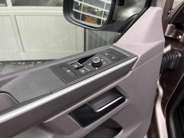 Volkswagen TRANSPORTER 2.0 TDI L2H1 DC 4Motion Highline 2x elektrische schuifdeuren en achterklep 4x4 Leder Two-tone kleur Airco Cruise controle Trekhaak 2500kg Dealer onderhouden Vol!!