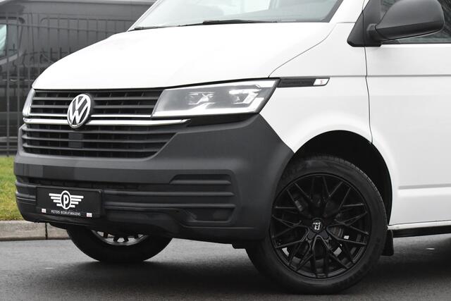 Volkswagen TRANSPORTER 2.0 TDI L2H1 30 PB Edition Cruise, Carplay, 150PK, Automaat, Sensoren, LED, PDC, 2 x Schuifdeur, Trekhaak, UNIEK!