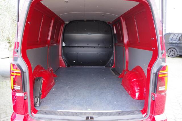 Volkswagen TRANSPORTER 2.0 TDI L2 BULLI 150PK AUT. LED, ADAPT. CRUISE, VIRTUAL, PDC, CAMERA, NAVI, AIRCO, VOORRUIT VERW., NL AUTO