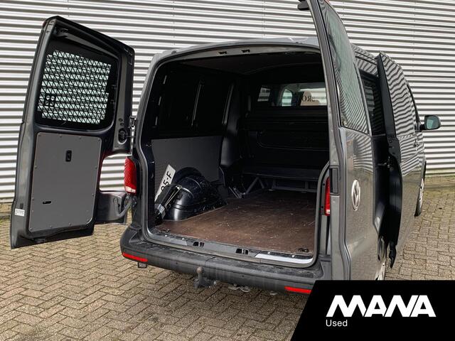 Volkswagen TRANSPORTER 2.0TDI L2H1 DC Dubbel Cabine Airco 12V Trekhaak Sensoren Voorruit-Verwarming Cruise Passagiersstoel DIN Start/Stop Laadruimtebekleding