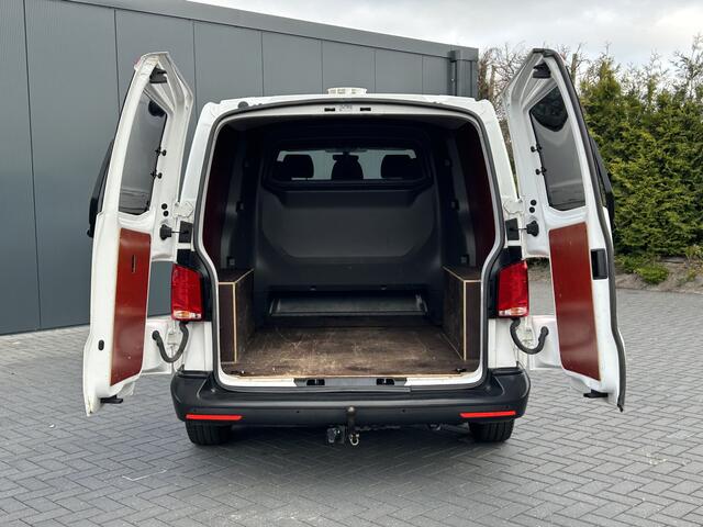 Volkswagen TRANSPORTER 2.0 TDI 150 PK AUTOMAAT 6.1 / L2H1 / DUBBEL CABINE / AIRCO / CRUISE / NAVI / TREKHAAK