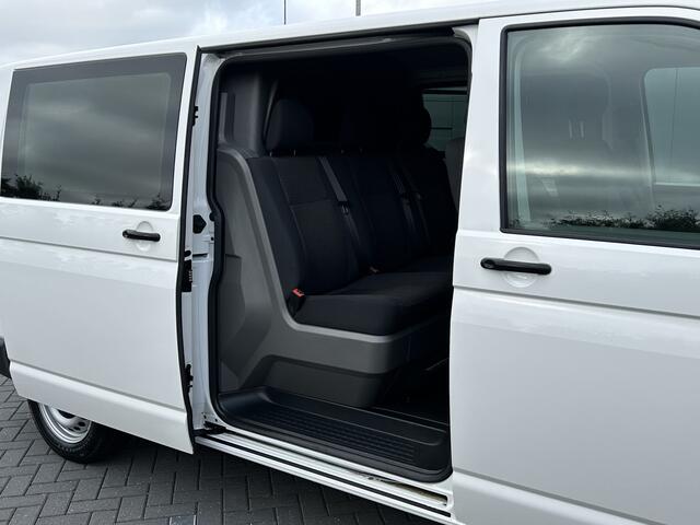Volkswagen TRANSPORTER 2.0 TDI 150 PK AUTOMAAT 6.1 / L2H1 / DUBBEL CABINE / AIRCO / CRUISE / NAVI / TREKHAAK