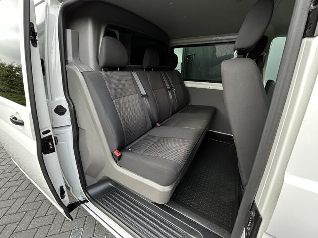 Volkswagen TRANSPORTER 2.0 TDI 150 PK AUTOMAAT 6.1 / L2H1 / DUBBEL CABINE / AIRCO / CRUISE / NAVI / TREKHAAK