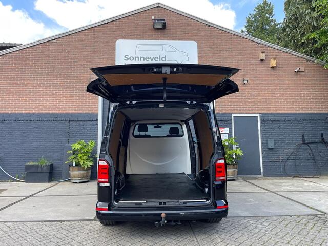 Volkswagen TRANSPORTER 2.0 TDI L2H1 Highline 2 schuifdeuren Weinig km's!! Trekhaak, schuifkanteldak, zwart. LM velgen