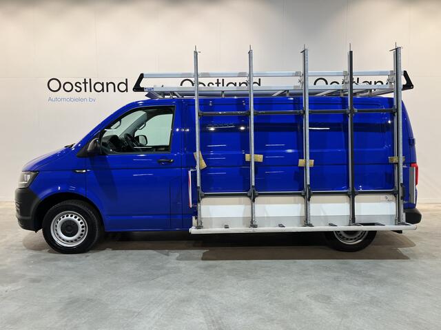 Volkswagen TRANSPORTER 2.0 TDI L2H1 / Van Den Born Glasresteel / Euro 6 / Airco / Glastransporter / Cruise Control / Trekhaak / Imperiaal / CarPlay / Navigatie / PDC / 83.500 KM !!