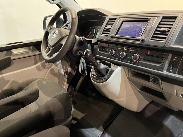 Volkswagen TRANSPORTER 2.0 TDI L2H1 / Van Den Born Glasresteel / Euro 6 / Airco / Glastransporter / Cruise Control / Trekhaak / Imperiaal / CarPlay / Navigatie / PDC / 83.500 KM !!