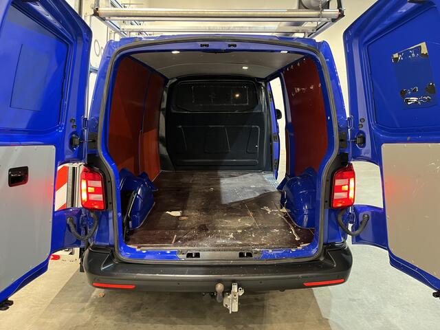 Volkswagen TRANSPORTER 2.0 TDI L2H1 / Van Den Born Glasresteel / Euro 6 / Airco / Glastransporter / Cruise Control / Trekhaak / Imperiaal / CarPlay / Navigatie / PDC / 83.500 KM !!