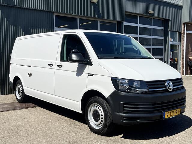 Volkswagen TRANSPORTER 2.0 TDI L2H1 150pk Airco Cruise controle Kastinrichting Laderkast Parkeersensoren achter Telefoonvoorbereiding 2-Persoons Usb aansluiting 1e eigenaar Euro 6 Bestel