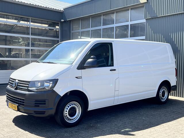 Volkswagen TRANSPORTER 2.0 TDI L2H1 150pk Airco Cruise controle Kastinrichting Laderkast Parkeersensoren achter Telefoonvoorbereiding 2-Persoons Usb aansluiting 1e eigenaar Euro 6 Bestel