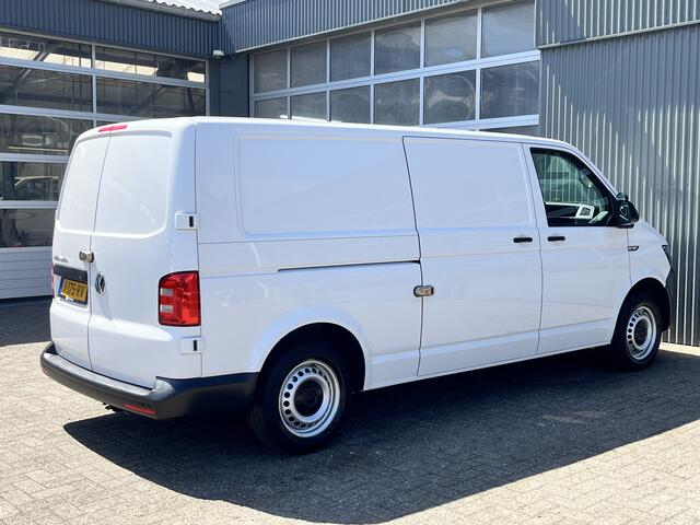 Volkswagen TRANSPORTER 2.0 TDI L2H1 150pk Airco Cruise controle Kastinrichting Laderkast Parkeersensoren achter Telefoonvoorbereiding 2-Persoons Usb aansluiting 1e eigenaar Euro 6 Bestel