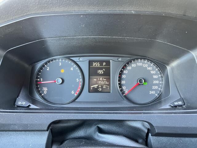 Volkswagen TRANSPORTER 2.0 TDI L2H1 150pk Airco Cruise controle Kastinrichting Laderkast Parkeersensoren achter Telefoonvoorbereiding 2-Persoons Usb aansluiting 1e eigenaar Euro 6 Bestel
