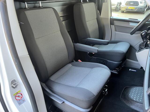 Volkswagen TRANSPORTER 2.0 TDI L2H1 150pk Airco Cruise controle Kastinrichting Laderkast Parkeersensoren achter Telefoonvoorbereiding 2-Persoons Usb aansluiting 1e eigenaar Euro 6 Bestel