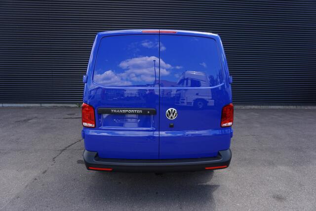 Volkswagen TRANSPORTER 32 | L2H1 | 150 PK AUT | Cruise | Camera | Navi | BPM Vrij!