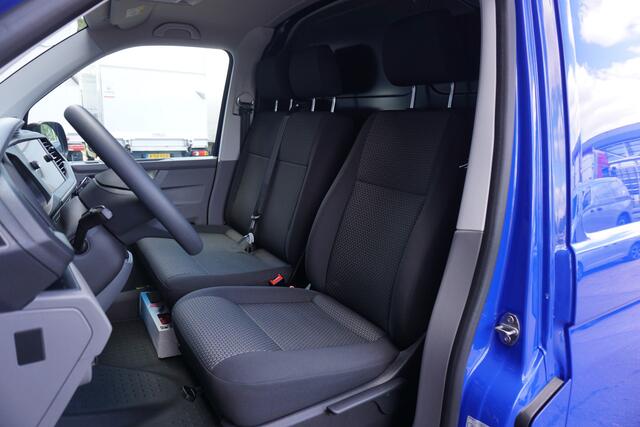 Volkswagen TRANSPORTER 32 | L2H1 | 150 PK AUT | Cruise | Camera | Navi | BPM Vrij!