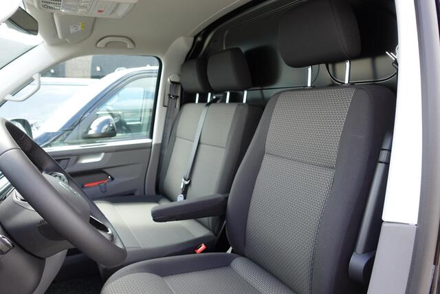 Volkswagen TRANSPORTER 150pk Automaat L2H1 28 Highline Navigatie Apple Carplay Cruise control Airco 3-Zits Euro6