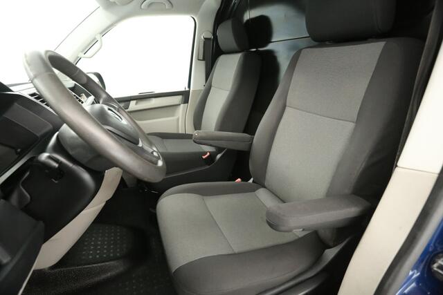 Volkswagen TRANSPORTER 2.0 TDI L2H1 140PK Airco Trekhaak Imperiaal Bluetooth Elektrpakket
