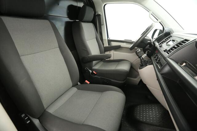Volkswagen TRANSPORTER 2.0 TDI L2H1 140PK Airco Trekhaak Imperiaal Bluetooth Elektrpakket