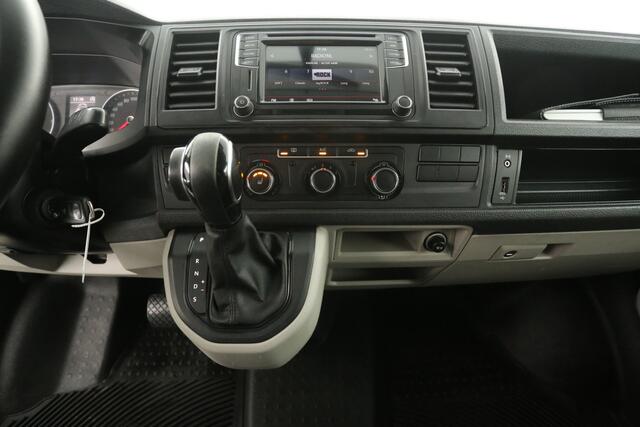 Volkswagen TRANSPORTER 150PK 2.0 TDI L2H1 DSG Automaat Airco Cruise Carplay 3 Persoons PDC Elektrpakket Trekhaak
