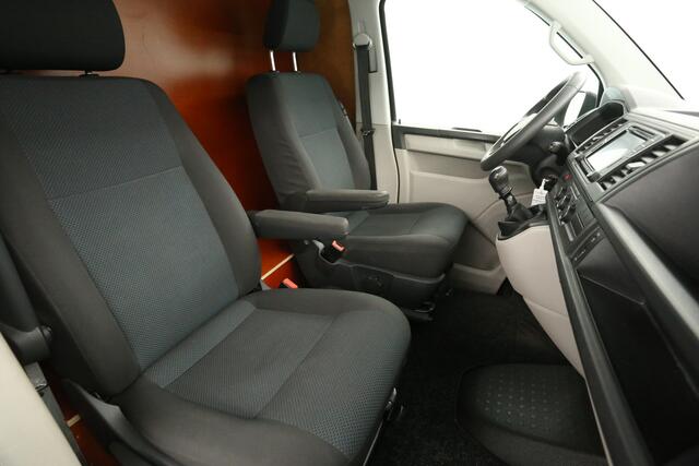 Volkswagen TRANSPORTER 2.0 TDI L2H1 204PK Airco Carplay Cruise Trekhaak Navigatie Parkeersensoren