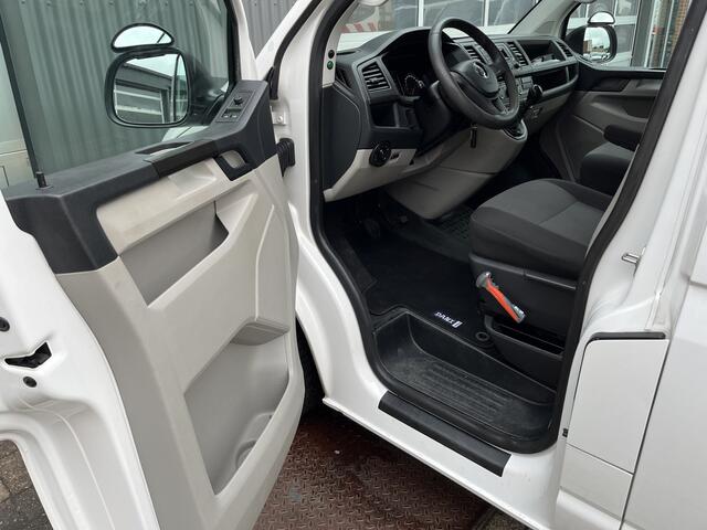 Volkswagen TRANSPORTER 2.0 TDI L2H1 Servicewagen Omvormer Airco Cruise control Trekhaak 2200kg Kastinrichting Werkplaats Parkeerhulp achter 1e eigenaar Euro 6 Dealer onderhouden