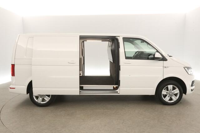 Volkswagen TRANSPORTER 2.0 TDI L2H1 204PK Automaat Airco Camera Carplay 2xSchuifdeur Cruise LED DSG Navi 3 Persoons 17"LMV