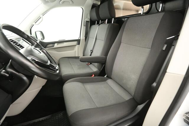 Volkswagen TRANSPORTER 2.0 TDI L2H1 204PK Automaat Airco Camera Carplay 2xSchuifdeur Cruise LED DSG Navi 3 Persoons 17"LMV