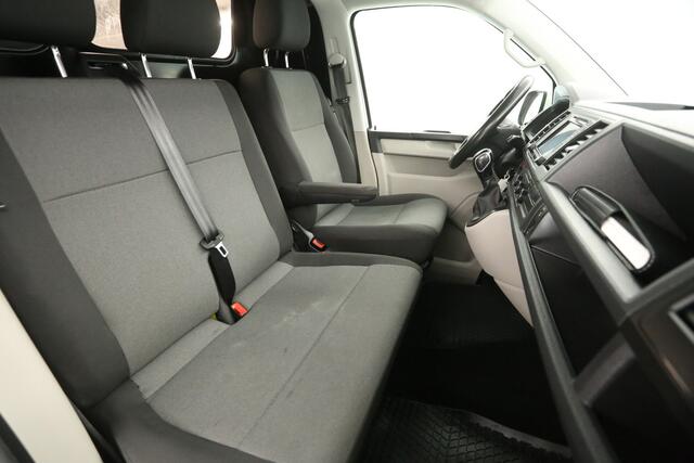 Volkswagen TRANSPORTER 2.0 TDI L2H1 204PK Automaat Airco Camera Carplay 2xSchuifdeur Cruise LED DSG Navi 3 Persoons 17"LMV