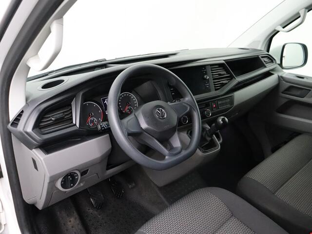 Volkswagen TRANSPORTER 2.0TDI 150PK Lang Highline | Imperiaal | Trekhaak | Navigatie | Airco | 3-Persoons